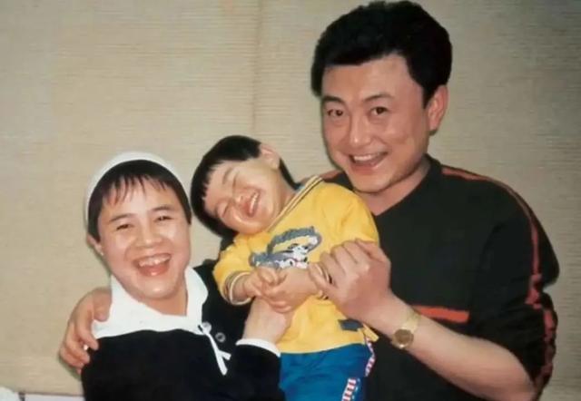 刘纯燕|央视反差最大的夫妻：最严肃“国脸”娶了“金龟子”，处处不般配，却恩爱34年