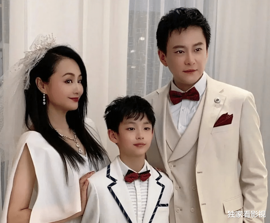 董璇|陈晓儿子眉眼复制爸,董璇女儿神似妈,10后星二代颜值担当是谁?