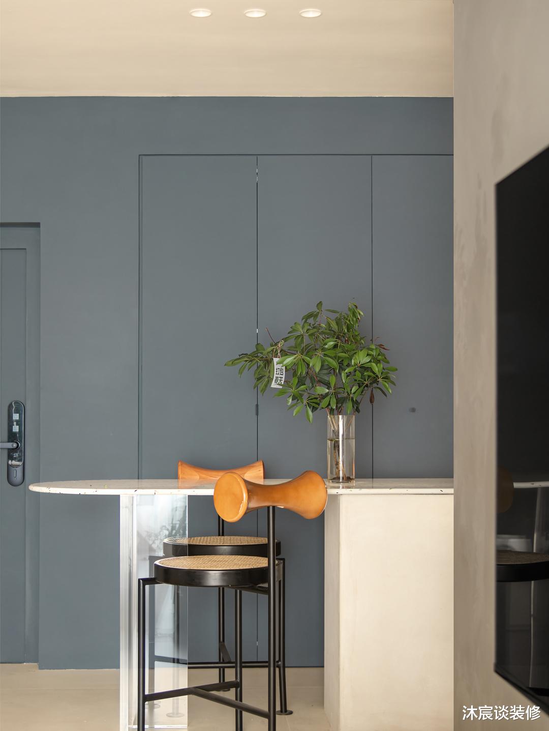 他花35万装好90㎡独居空间,用微水泥+奶油色,室内尽显温柔高级