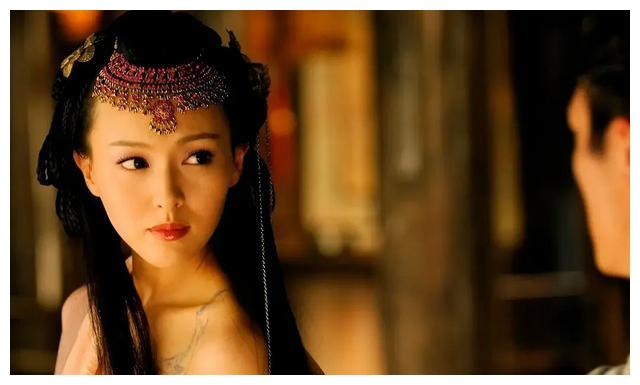 唐嫣|“唐嫣滚出娱乐圈”上热搜！产后复出的女性，如何突围就业的困境