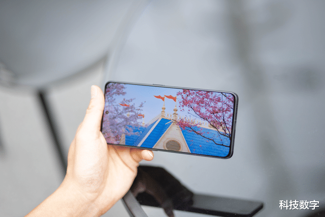 oppo reno|认准4个“快”，买到的手机体验不会差！详解Reno8超大杯上手感受