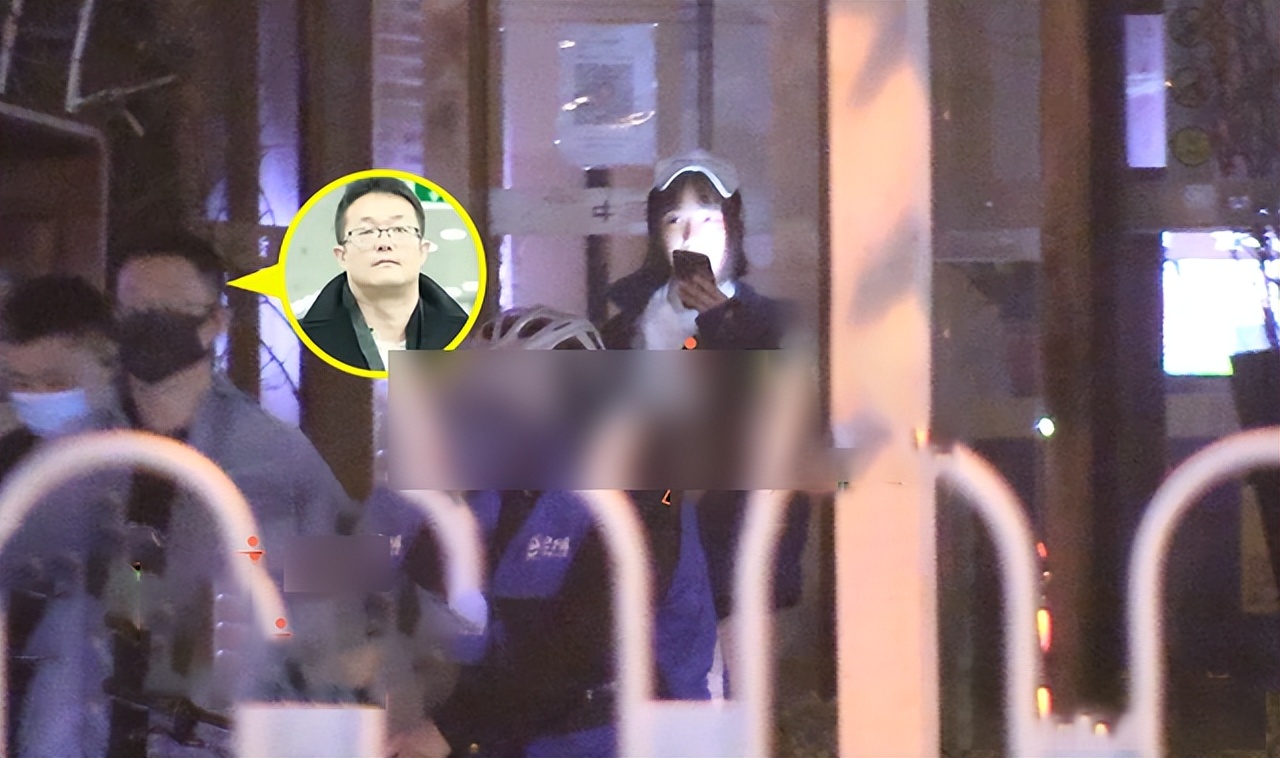 姚笛|姚笛婚姻疑似亮红灯,与俩眼镜男K歌至凌晨两点,和高杰各玩各的