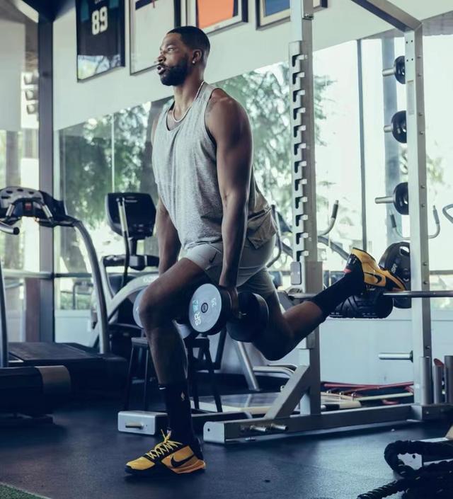 科勒·卡戴珊|第3次追逐卡戴珊，TT和女儿见面，父女一起跳舞，一家四口团聚了