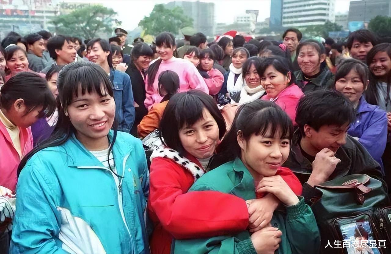 纪实:男子太老实妻子弃他而去,改嫁后遇车祸,前夫暖心养她12年
