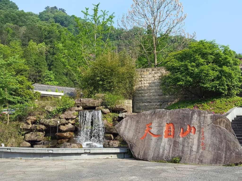 富春江|浙江夏季很适合避暑的山，有奇岩怪石之险，有流泉飞瀑之胜