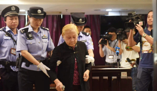 广州83岁老母亲,用70粒安眠药毒杀儿子,法院判决缓刑:其情可宥