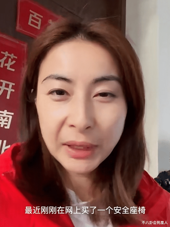 郭晶晶|郭晶晶终于“炫富”，在车库晒4千元座椅，住1.6亿豪宅