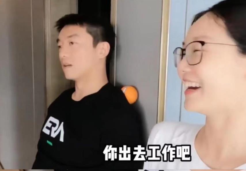 苗苗|苗苗直播倾诉带娃累,郑恺称你出去工作我带娃,网友:好心疼