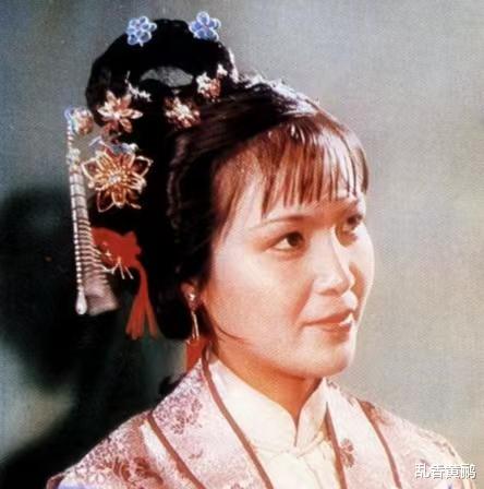 陈晓旭|1986年出版的“红楼定妆照”挂历，要多丑有多丑，陈晓旭面目全非