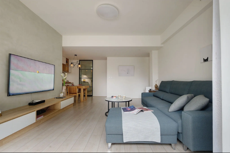 她家装修融入了自行车元素,看似简单,却拥有着很多美好回忆