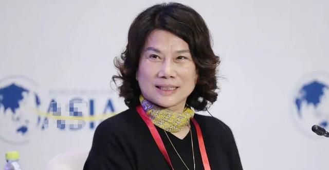 董明珠|董明珠直播失误后续！出错女主播消失，男主播一脸乖巧气氛压抑