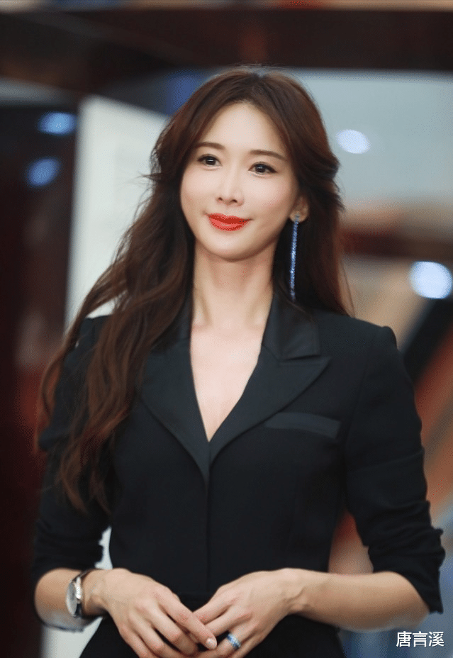 熊黛林|身高超175的10位女星,个个“卓立鸡群”,不用抠抠缩缩谎报身高