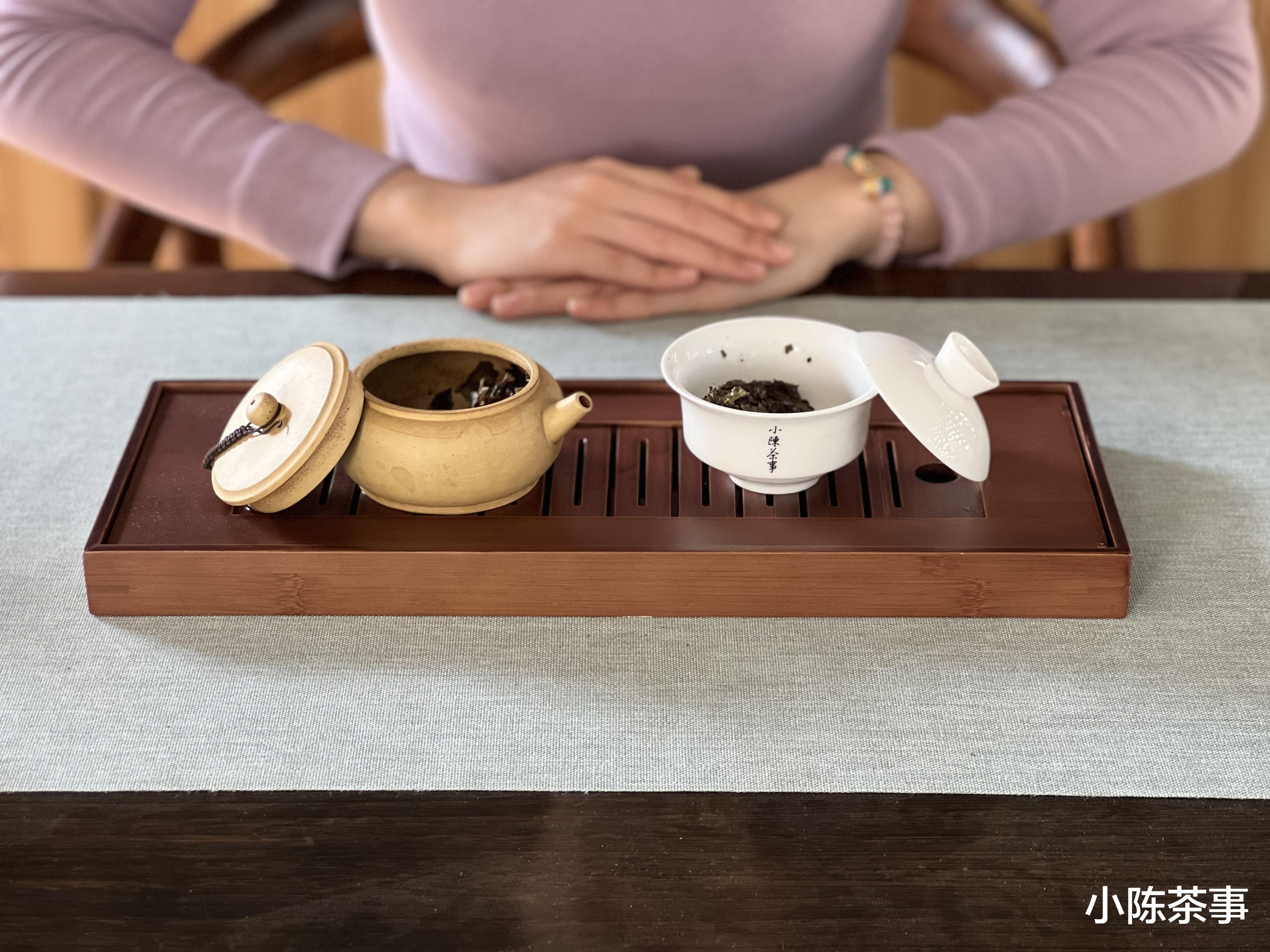 |白茶适合用什么茶具冲泡?盖碗、玻璃杯,还是紫砂壶?