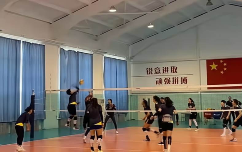 天津女排|天津女排拒陪跑，夺双冠梦碎！王宝泉摊牌提醒，20岁名将重夺主力