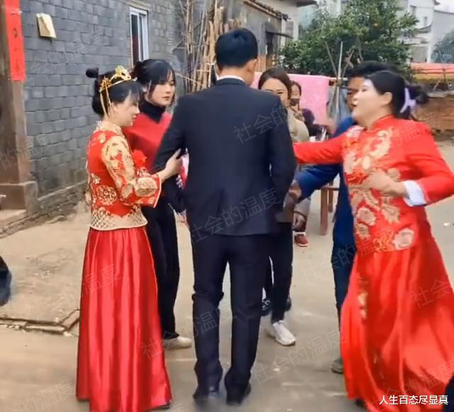 前女友大闹婚礼现场,新郎保护新娘被扇耳光:30万彩礼怪我喽