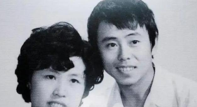 潘长江|潘长江“晚节不保”：从他追求老婆开始有征兆，潘嘎之交埋下伏笔