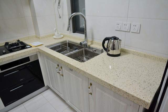 不顾反对在客厅装屏风,家人都一脸不解,完工才知道妙处多