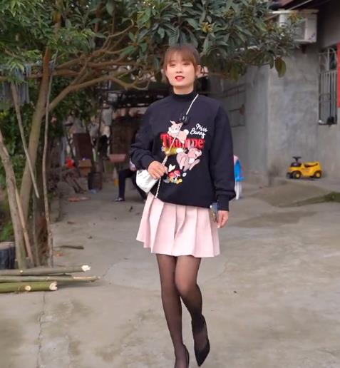 自媒体|网红“严素”背后团队首曝,新号半年涨粉仅10万,网友:丢人现眼