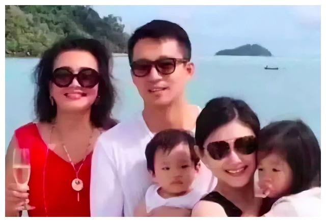 大S甜蜜秀恩爱，汪小菲含泪想女儿，大家都有光明的未来