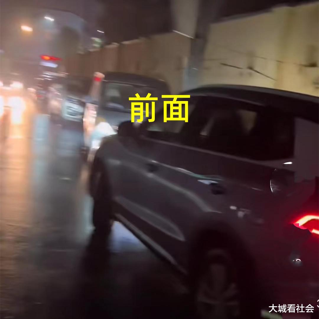 浙江一女子半夜被喊挪车,还被威胁要放她的气,把女子委屈哭了