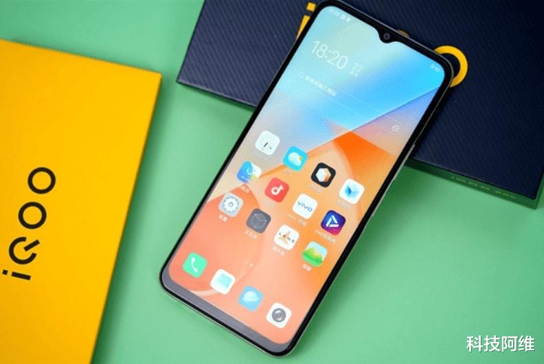 iqoo|发布不到三个月跌至1319元,5000mAh+5000万,无奈沦为标准千元机