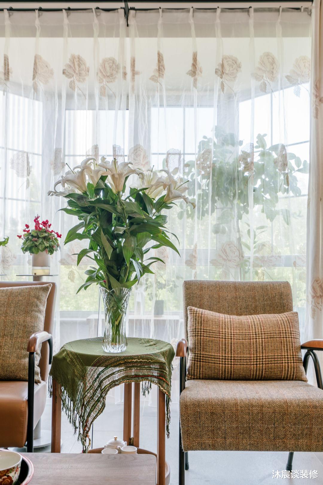 绝不是夸张，走进她家，就像进入森林一样舒服，清新怡人，好治愈