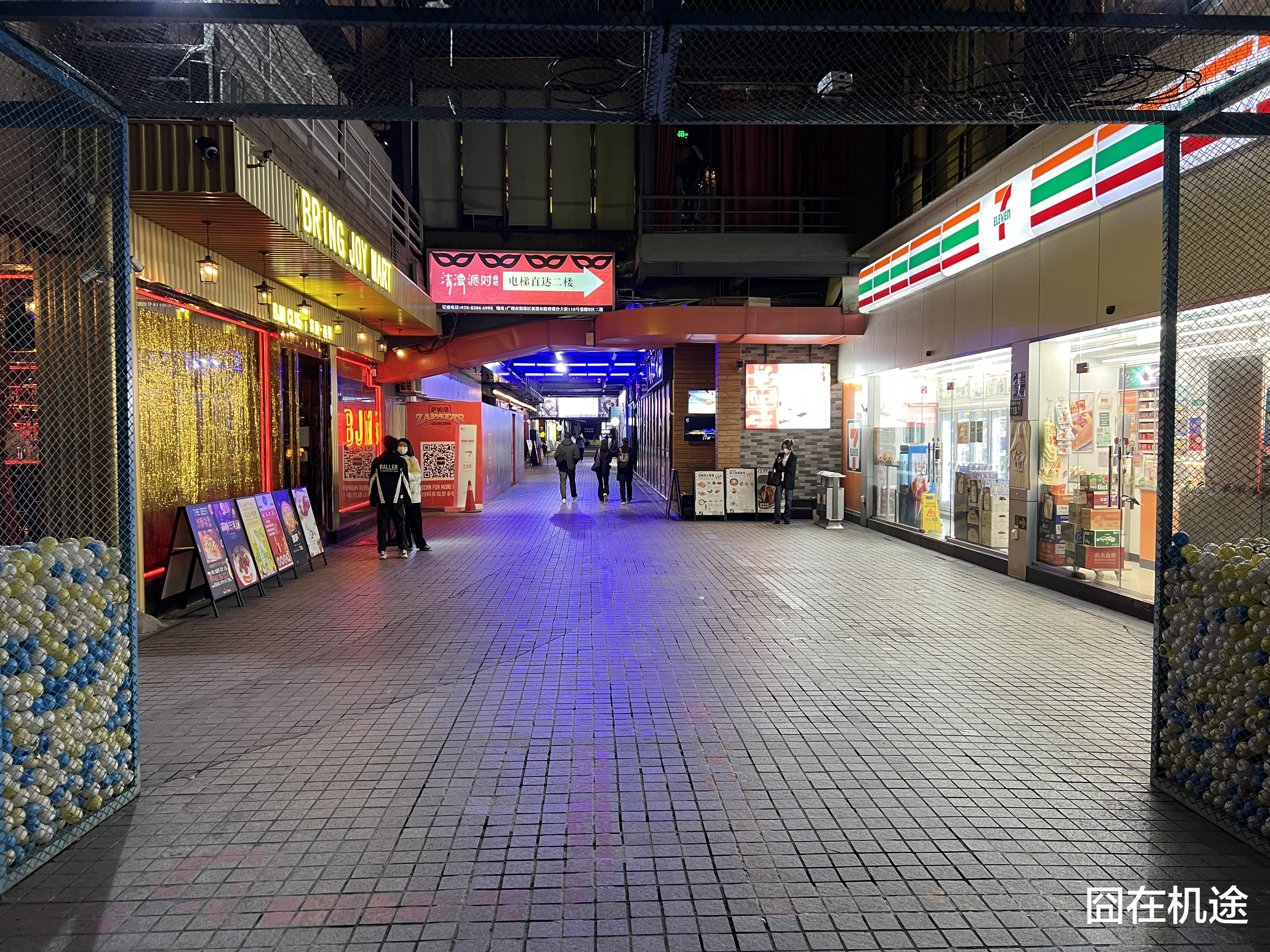 华擎|稳赢？iPhone 13 Pro夜拍对比国产旗舰，结果出乎意料