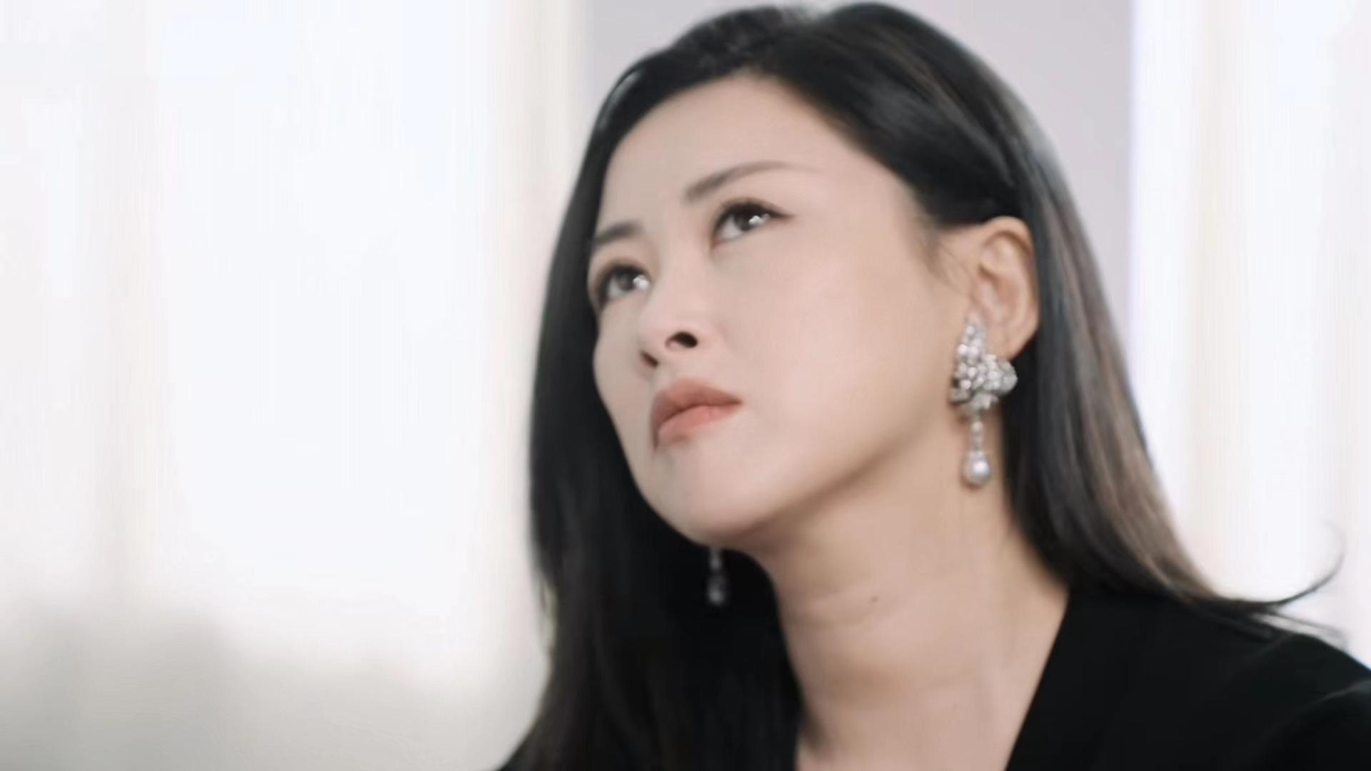 朱珠|朱珠自曝因疫情选择结婚生子，近照曝光颈纹吓人，疑生育后未恢复