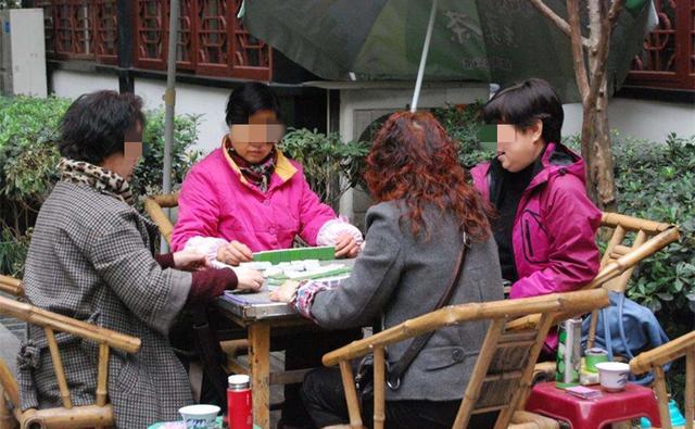 案例:已婚女同时交往两个男友,因威胁其一男友帮助还债惨遭杀害