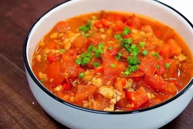 江苏省|江苏小伙去云南旅游，点了四道菜，结账时不敢相信，老板：没坑人