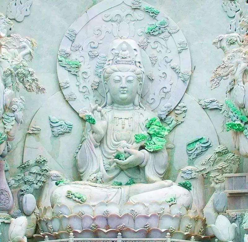 翡翠|土豪楼主请来镇楼之宝，里外包裹3层，全程保安押送，里面竟然是…