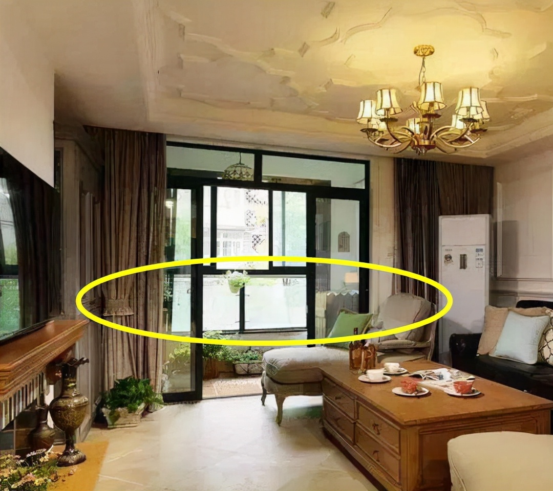 阳台别装“推拉门”,众人跟风,入住就后悔,这样改,客厅大一倍