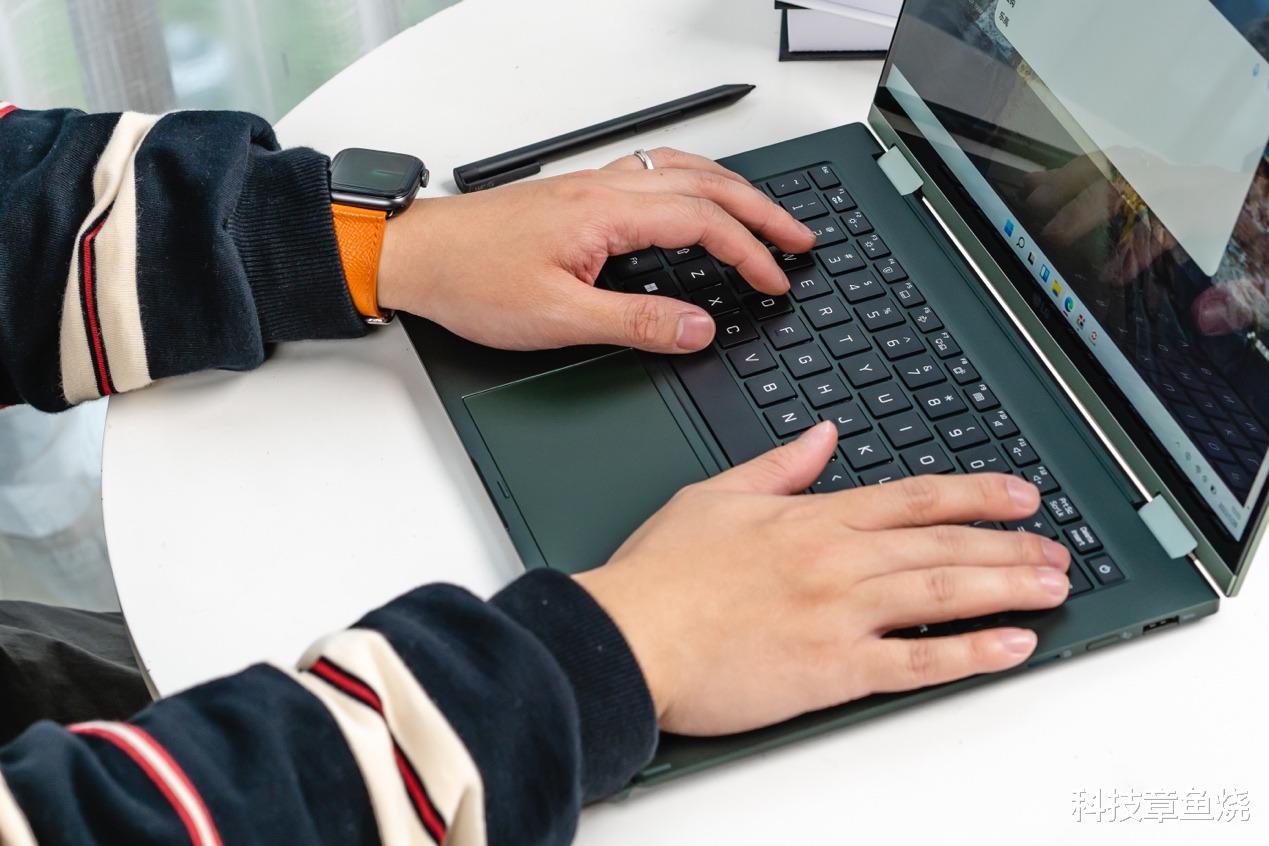 MacBook Pro|专业编辑通勤笔电新选择，LG gram二合一笔记本体验