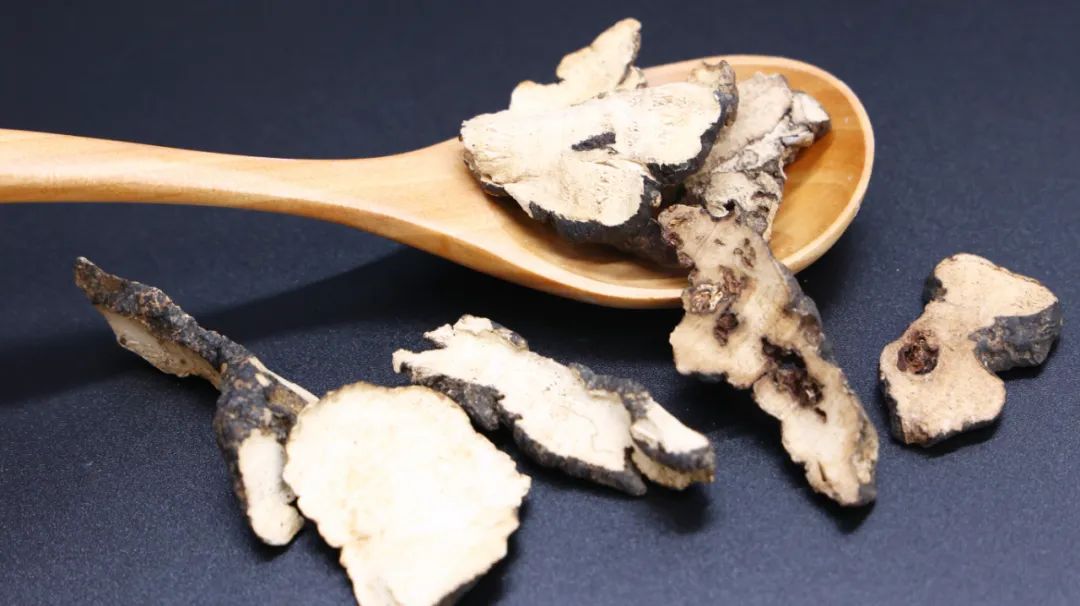 泽泻|中医里的一个常用良药,有养益五脏、祛除水湿、化湿降浊3大妙用