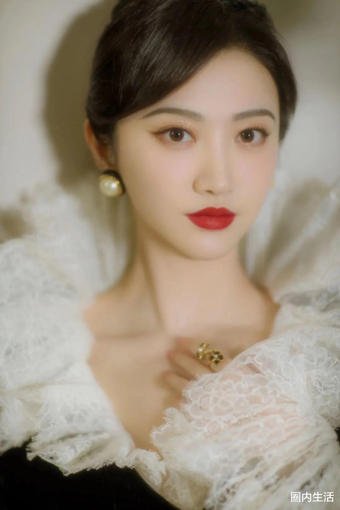 白梦妍|白鹿现在和吴谨言还处于一种剑拔弩张的状态，二人是明面上的竞争对手