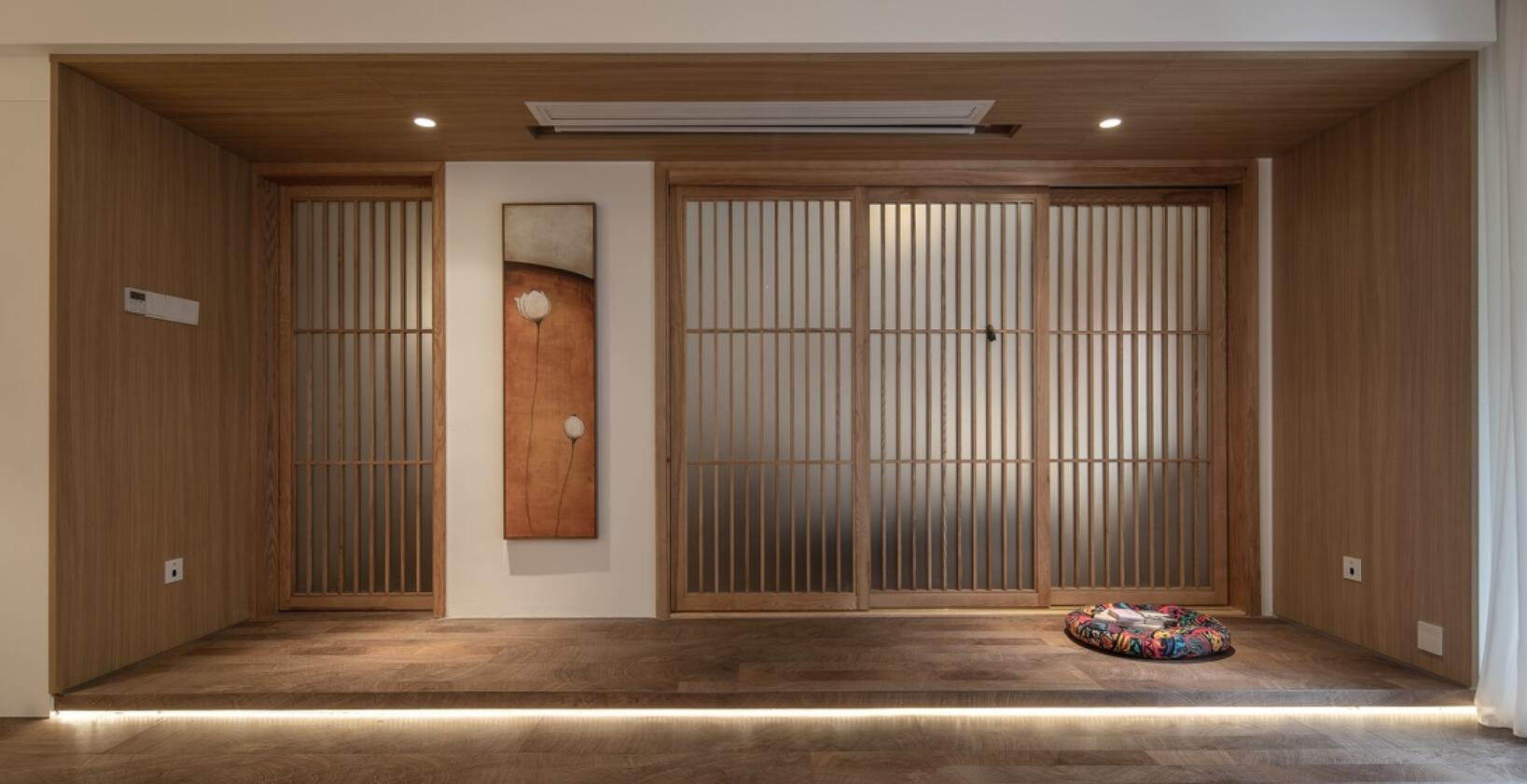 电视墙一定要设计柜子?她直接“纳进”卧室,舒适性不减反增