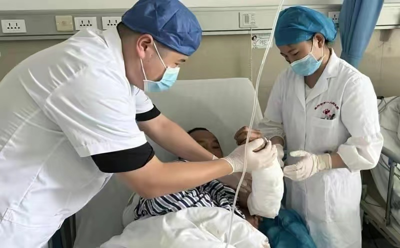 湖南一夫妻拆卸空调 被炸成重伤