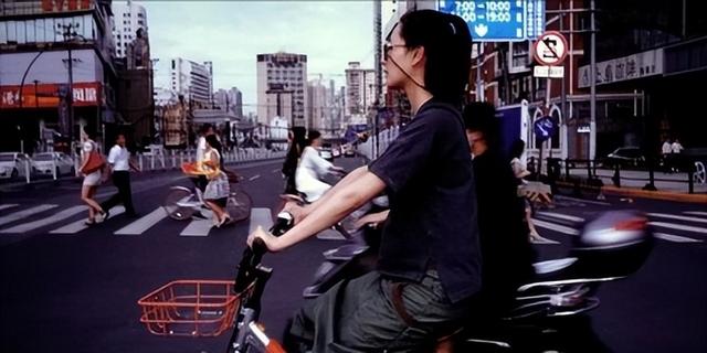 万茜|不婚族万茜:从不炒作,嫁普通丈夫,40岁高龄为小丈夫生孩子