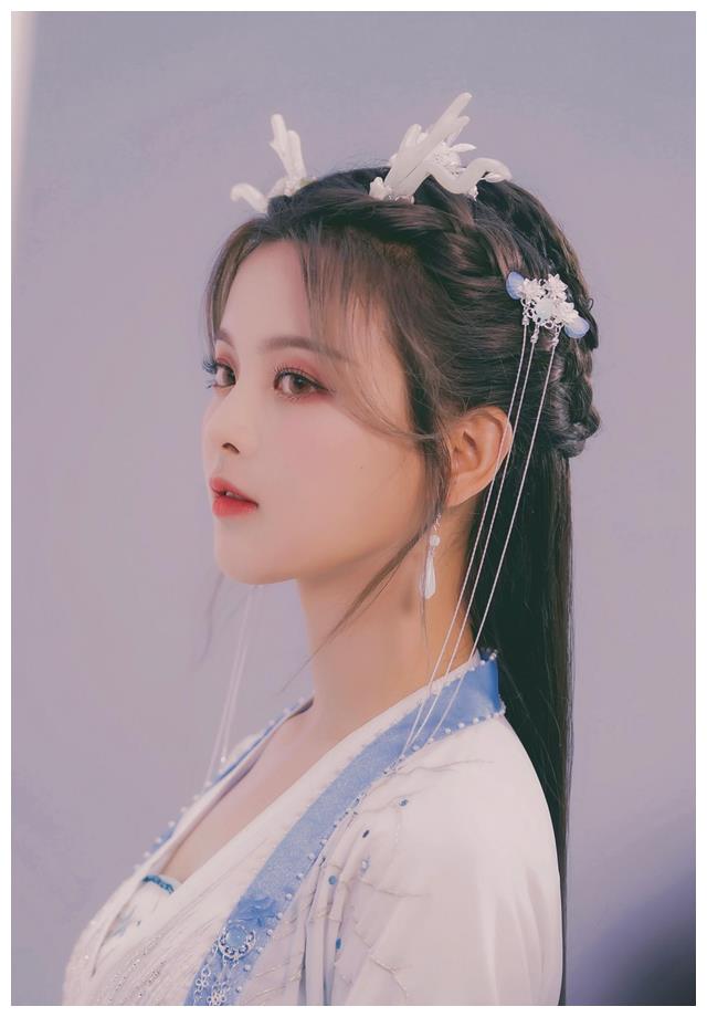 杨超越|杨超越的“小龙女”造型,刷新了我对她“美貌”的认知