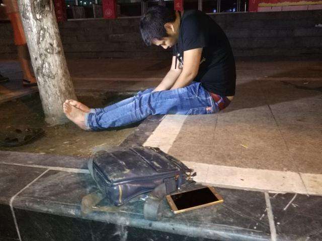 当街杀害女友,男子伪装多年终暴露,警方:指纹是破案线索