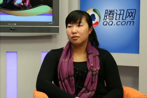 广州城|退役冠军艾冬梅：双脚畸形，街头抱娃卖菜，低价出售19枚奖牌