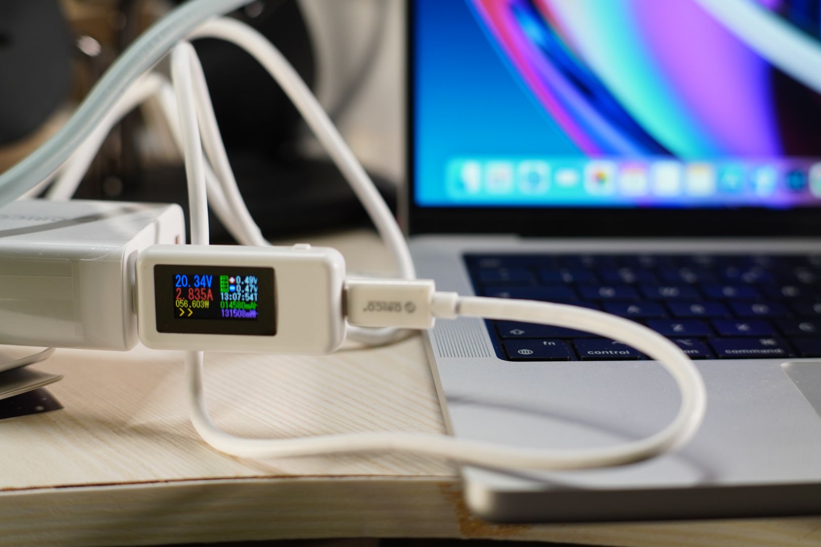 奥睿科|一个充电头能给四个设备充电-奥睿科100w充电器体验