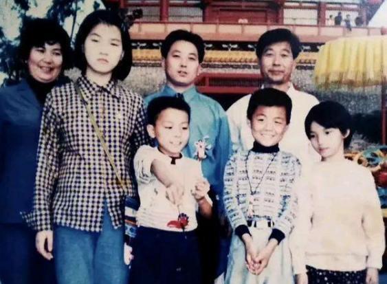 许敏|看郭威跟姚策小时候照片，许敏姐姐哭了，杜新枝反驳网友令人气愤