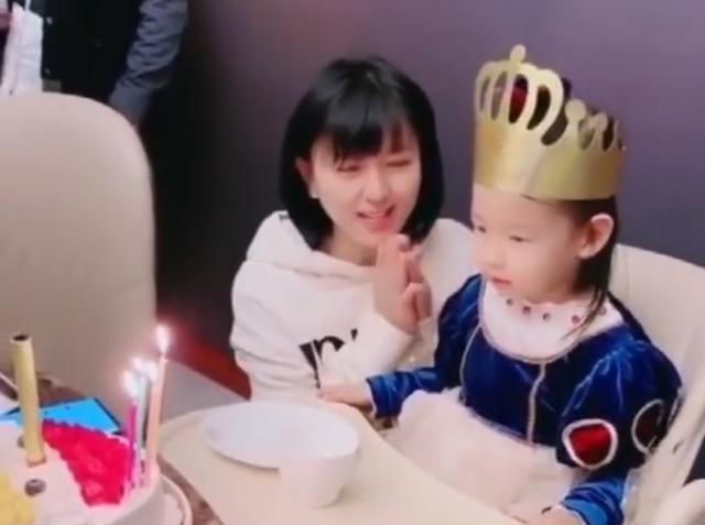 表情包|演员闫学晶：45岁怀二胎，继女劝我放弃，儿子劝我生下来