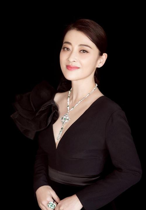 梅婷|47岁知名女星旅居乌镇！素颜出镜放声大笑，状态回春满脸激动