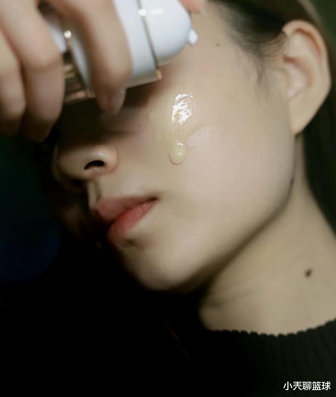 保湿 又被国货精华惊艳到了，滋润抗老性价比高，30、40岁的女人涂正好
