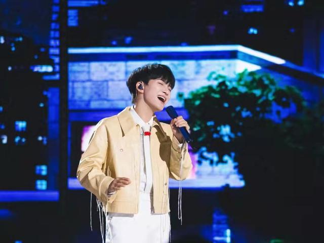 春晚|周深亮相央视网络春晚,2022年一起和更好的自己“说声你好”吧