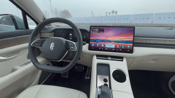 华为鸿蒙系统|“华为造的车”还挺好开!试驾问界M5:4.8秒破百,鸿蒙车机好用