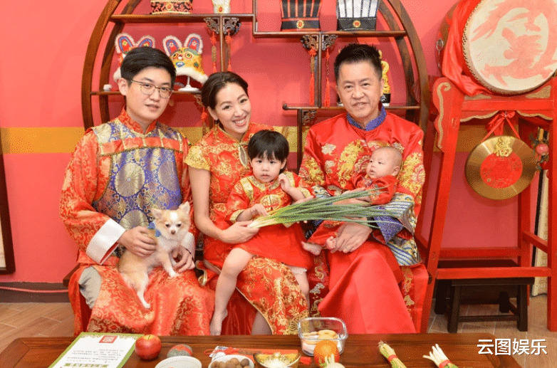 刘伊心|37岁女星为儿子办奢华周岁宴!61岁富豪老公老来得子,笑容很灿烂