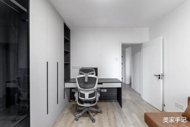 越来越多人不吊顶,不做背景墙,看看她家,明亮宽敞,以后照着装